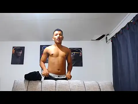 Ian_Arcia live cam room