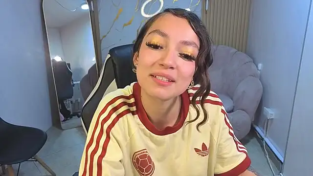 Watch Cinnamon_b live on EroticFlix - High definition streams