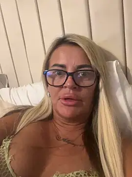 hotmilf66 webcam