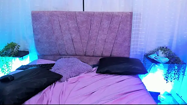 Emilie_Jones webcam