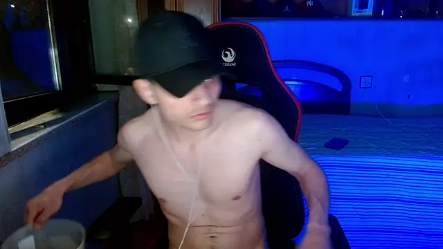 latino_with_hard_cock live cam room