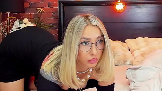 ChristynaRoss webcam