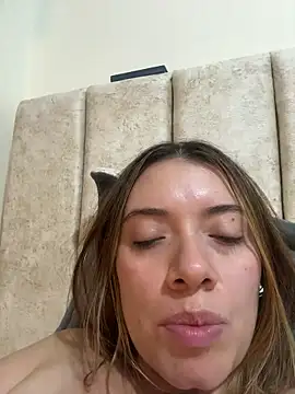 valery_mora webcam