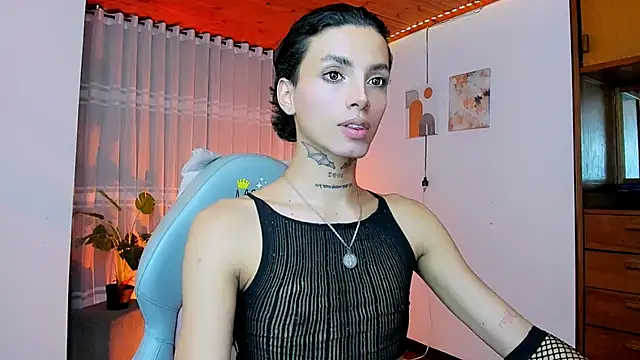 nilam_valker webcam