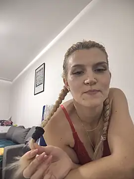 HotBlondie69 webcam