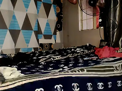 Trish_CurveCock webcam