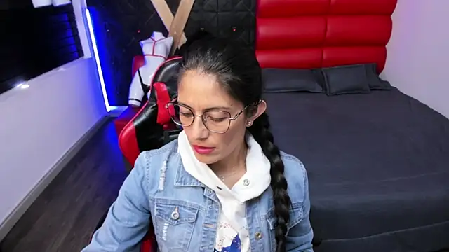 Watch AnnyMilet_ live on EroticFlix - High definition streams