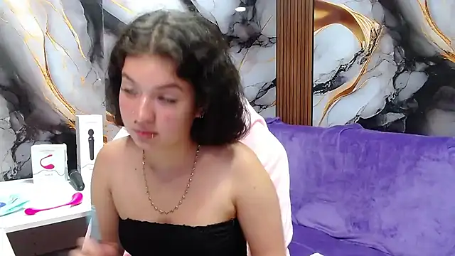Watch lilimini032 live on EroticFlix - High definition streams