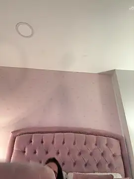Bella__Wood live cam on StripChat