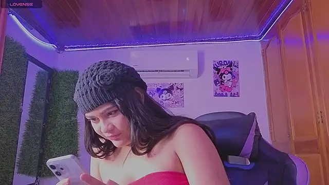 Krisstyy_Cute live cam on StripChat
