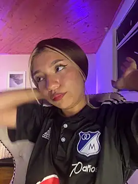 Watch Isabella18_pink live on EroticFlix - High definition streams