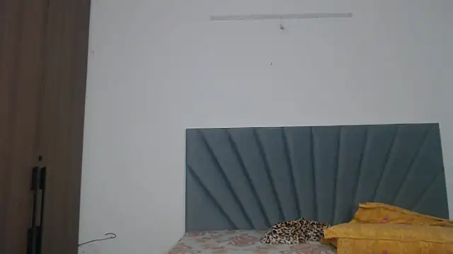 Virgin_Aisha webcam