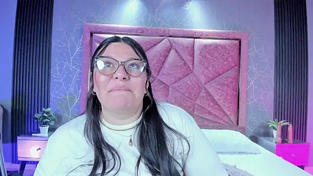 Amanda-Cruz webcam