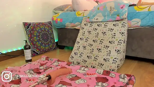 princessluna_19 webcam