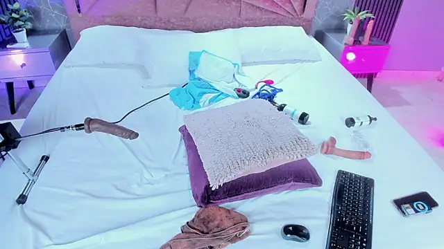 Amanda-Cruz webcam