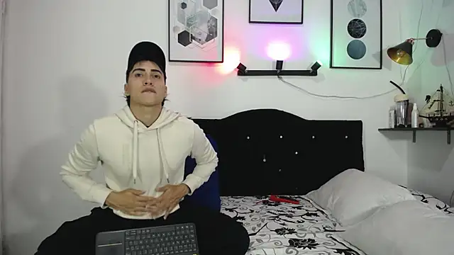 Thomas_and_lyan webcam
