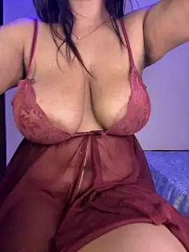 DevineDevilQueen live cam on StripChat