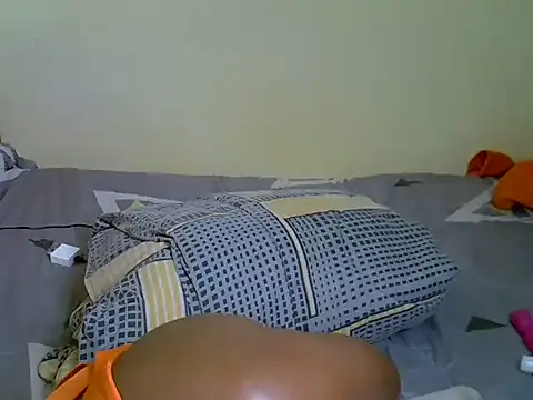Pearl_petite webcam