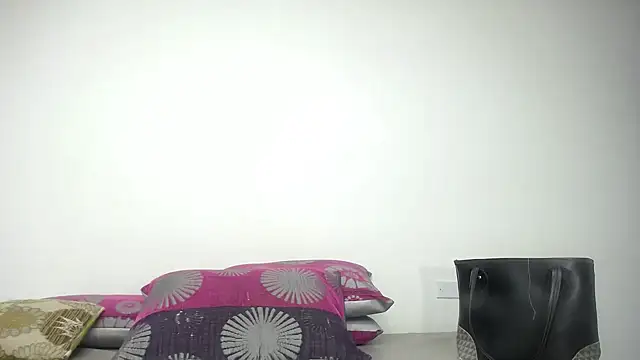 Watch CrushOnMe_ live on EroticFlix - High definition streams
