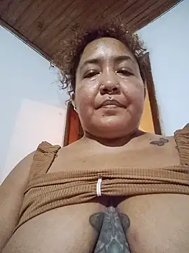 Watch CurvyHeat live on EroticFlix - High definition streams
