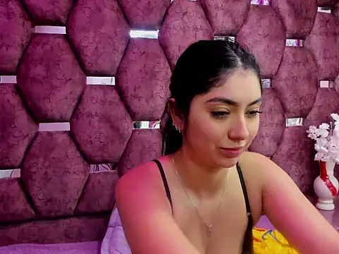 Lucy_Anall_ webcam