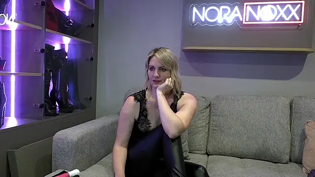 NoraNoxx webcam