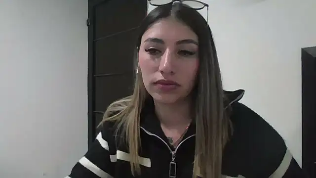 AliceTeenager___ webcam