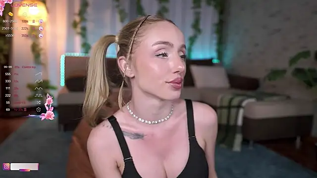 Watch BabyyyLunaX live on EroticFlix - High definition streams