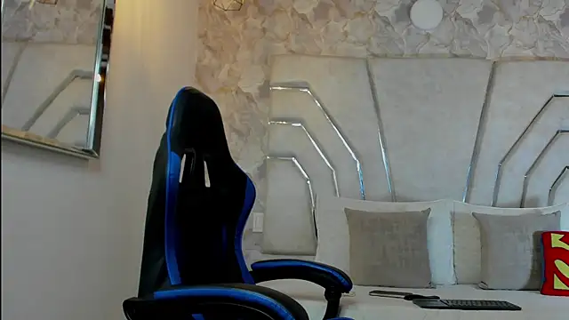 MAXTHOMSON webcam