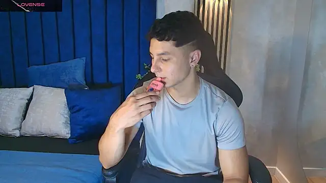 Noah_Clarkk webcam