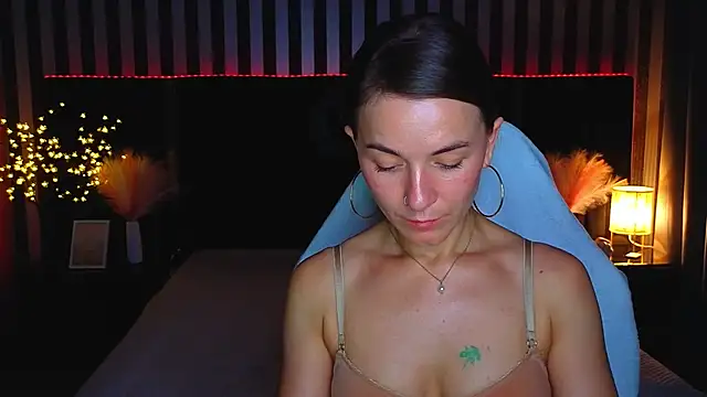 Watch GracefulMichelle live on EroticFlix - High definition streams