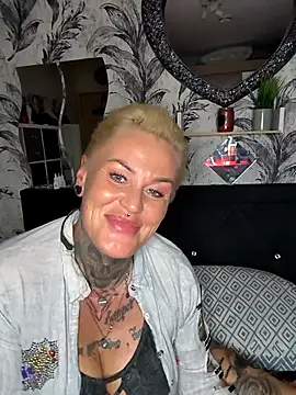 InkedMissLaBaehm webcam