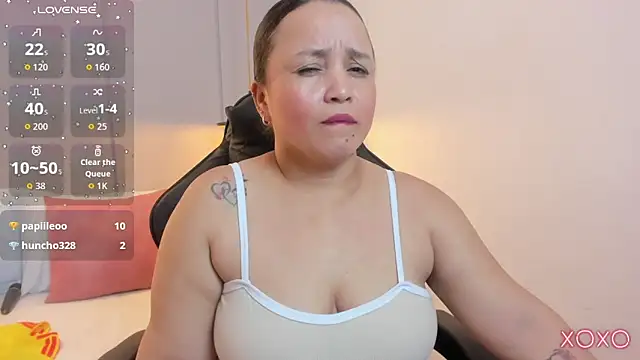 linda_rios_ (F milf) - blow job + saliva