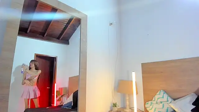 LaraRous webcam