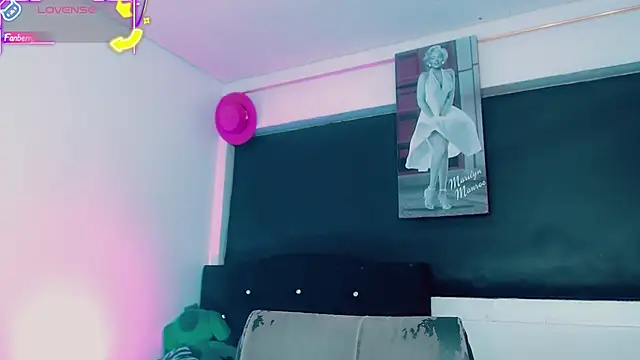 Kendall_hornyy webcam