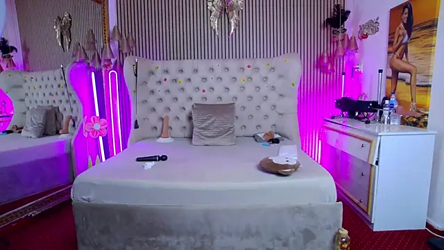 PlayfulShow webcam