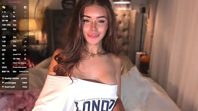 ParisianDoll live cam on StripChat