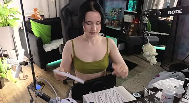 KiraLiLime webcam