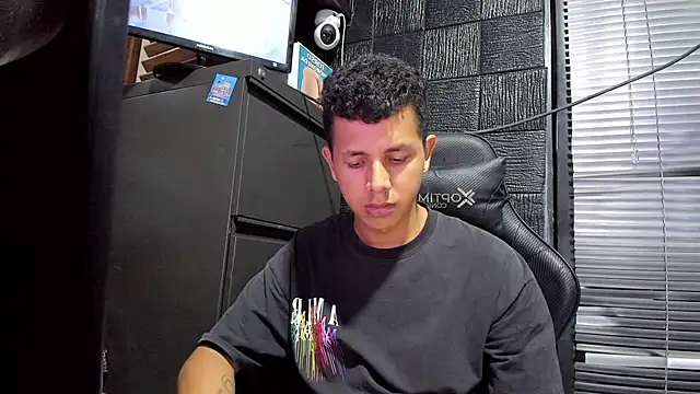 boy_bigcock24cm webcam
