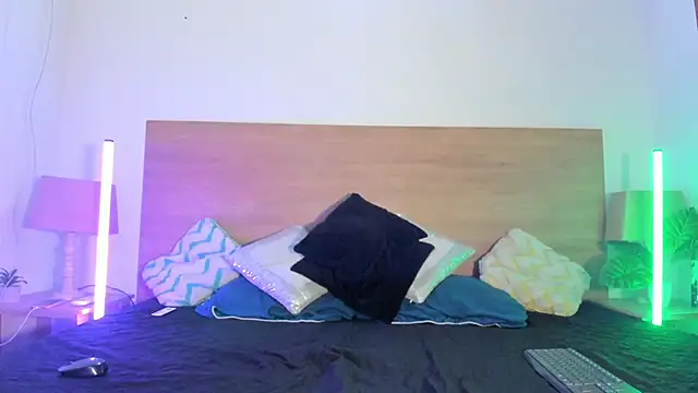 LaraRous live sex cam