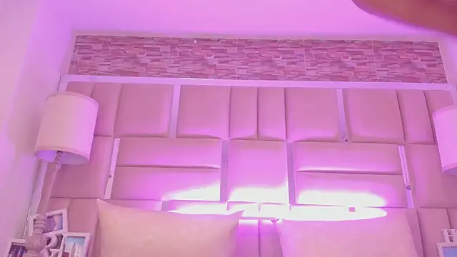 ShaniaBrownn webcam