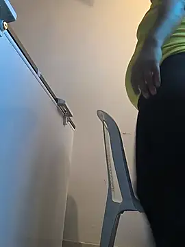 francesca_ferrari (F young) - Pulling down my pants at the bar
