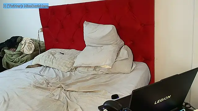 NicoDavisOfficial webcam