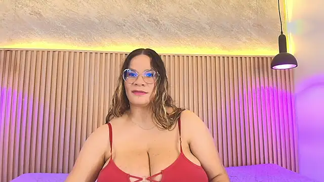 big_tits_in_your_face webcam