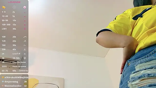 curvybuffgirllll webcam