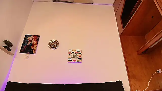 ZoeDreams webcam