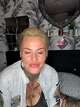 InkedMissLaBaehm webcam