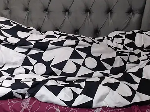 Loyal_Alisha webcam