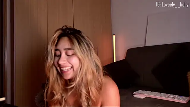 Watch Hornyholly__ live on EroticFlix - High definition streams