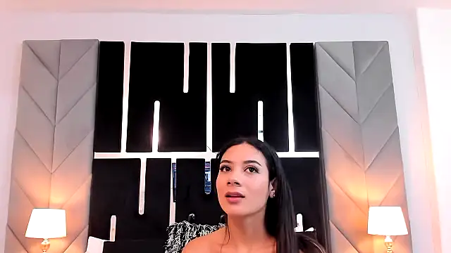 Watch EmmaFosther live on EroticFlix - High definition streams
